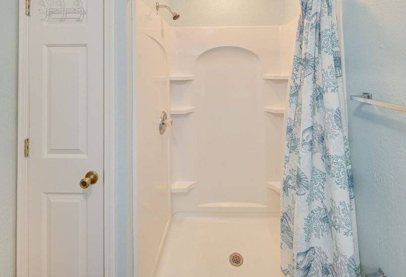 Walk To Ocean: Surfside Beach Gem W/ Private Pool