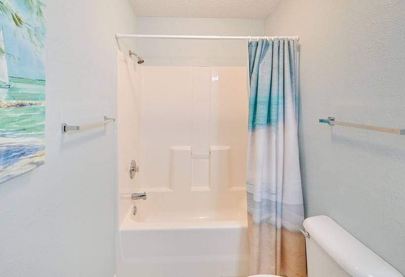 Walk To Ocean: Surfside Beach Gem W/ Private Pool