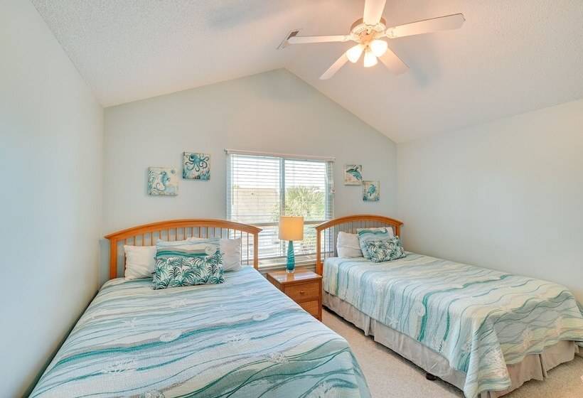 Walk To Ocean: Surfside Beach Gem W/ Private Pool
