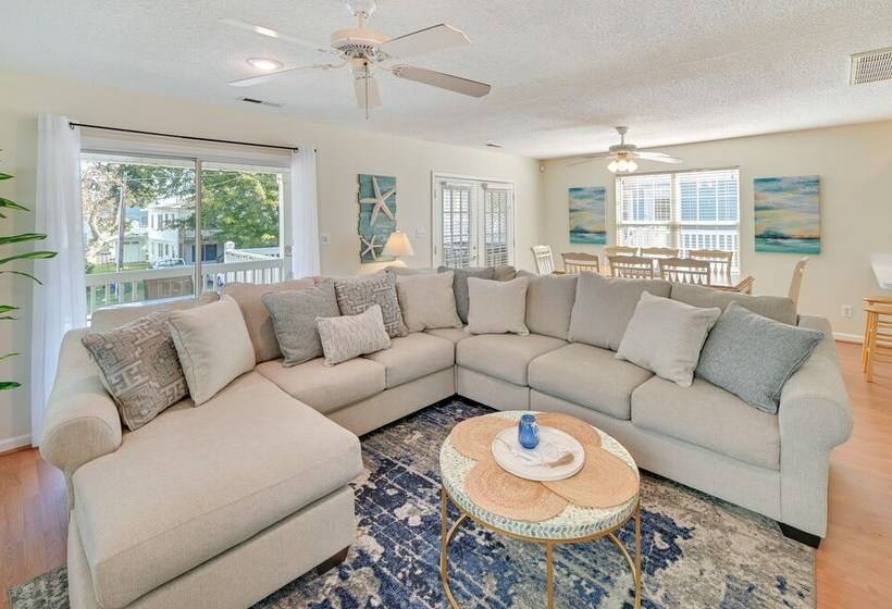 Walk To Ocean: Surfside Beach Gem W/ Private Pool