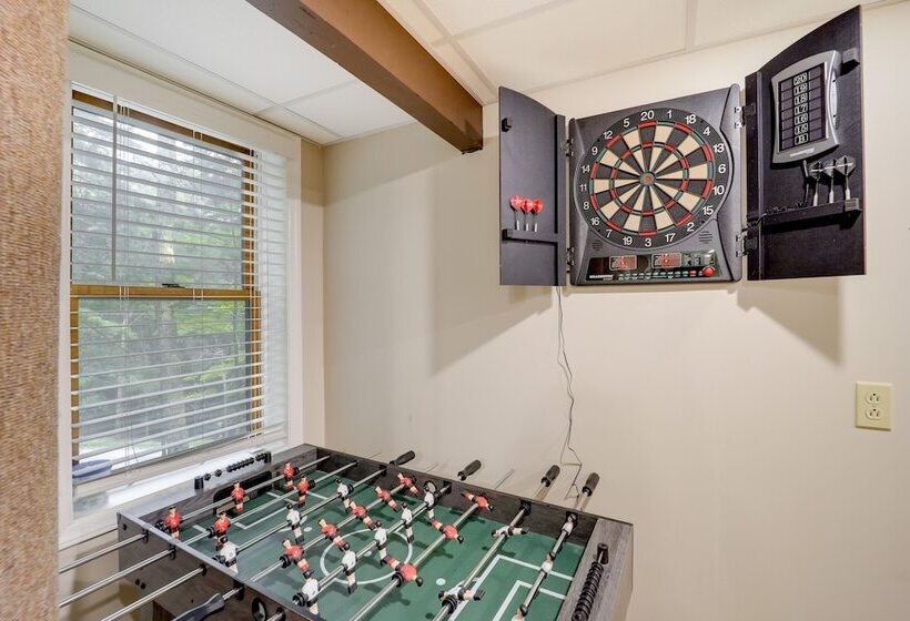 Deck, Fire Pit, & Grill: Beech Mountain Chalet