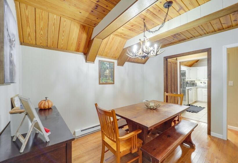 Deck, Fire Pit, & Grill: Beech Mountain Chalet