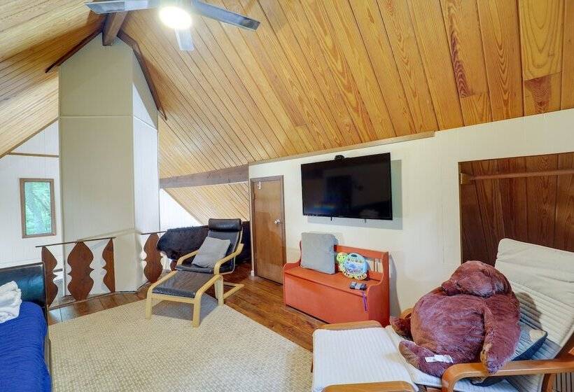 Deck, Fire Pit, & Grill: Beech Mountain Chalet