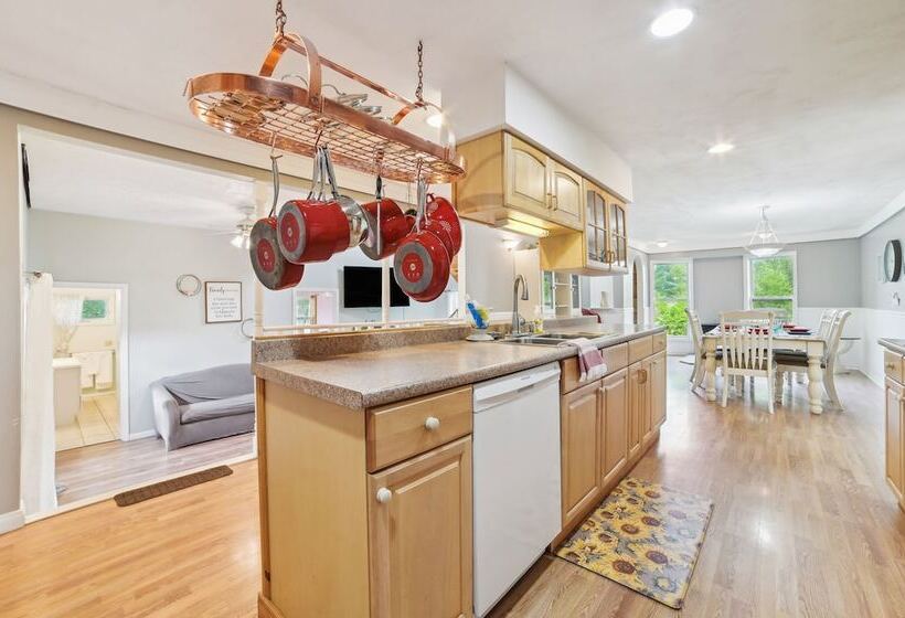 Charming Mio Family Retreat Near Mio Dam Pond!