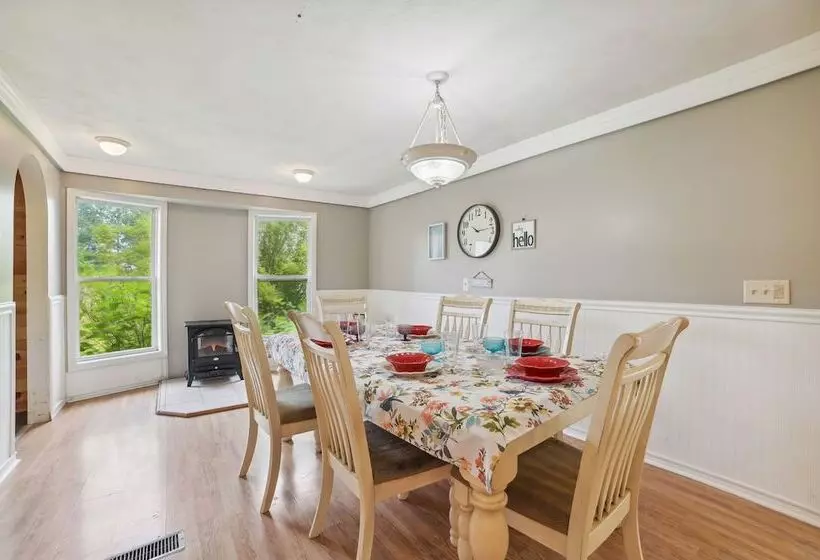 Charming Mio Family Retreat Near Mio Dam Pond!