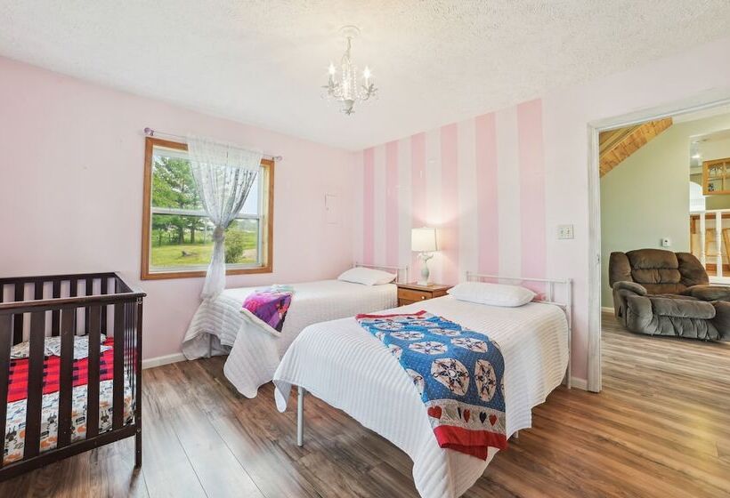 Charming Mio Family Retreat Near Mio Dam Pond!