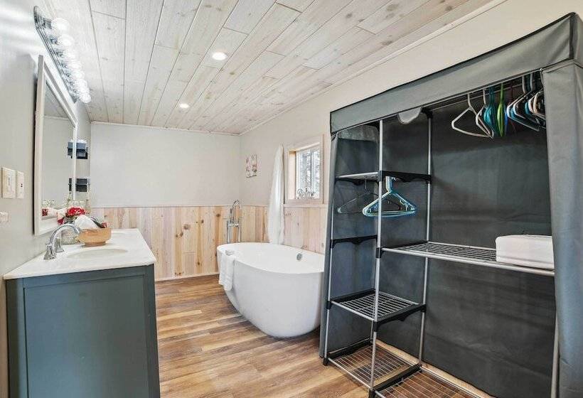 Charming Mio Family Retreat Near Mio Dam Pond!