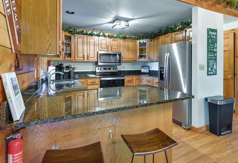 Gore Mountain Cabin: Game Room & Fire Pit