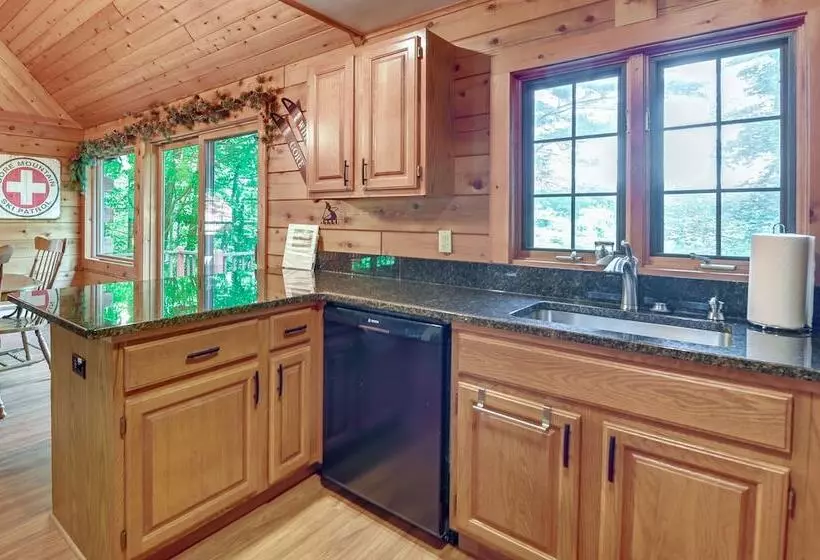 Gore Mountain Cabin: Game Room & Fire Pit