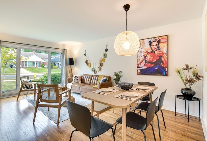 Glen Ellyn Home: Walk To Downtown Dining & Shops!