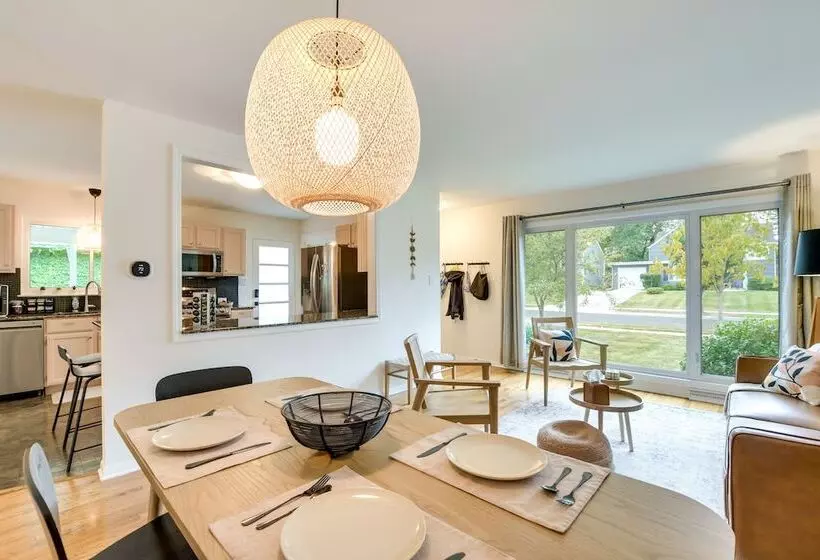 Glen Ellyn Home: Walk To Downtown Dining & Shops!