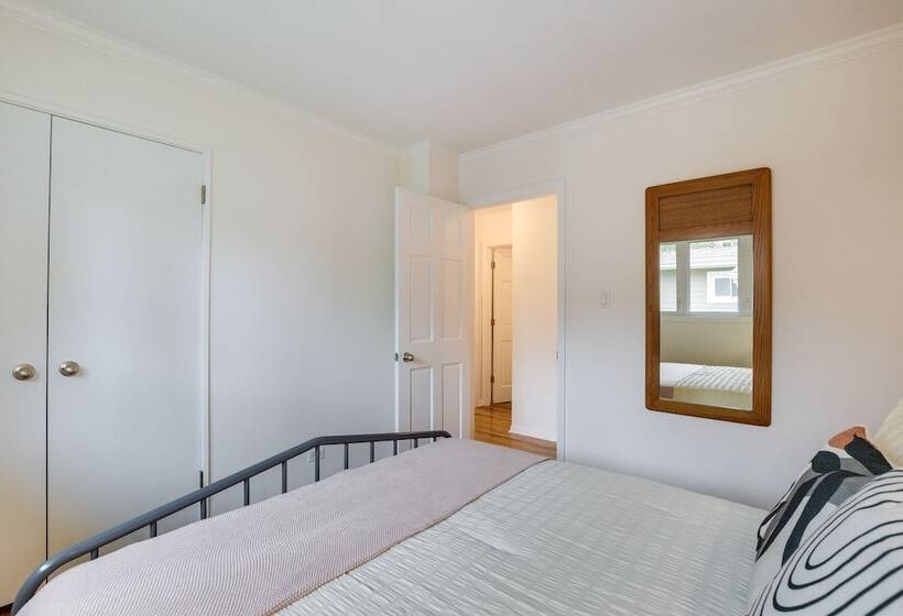 Glen Ellyn Home: Walk To Downtown Dining & Shops!