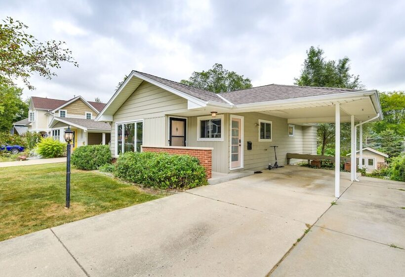 Glen Ellyn Home: Walk To Downtown Dining & Shops!