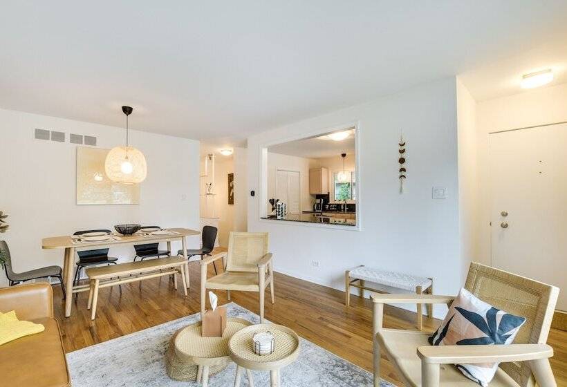 Glen Ellyn Home: Walk To Downtown Dining & Shops!