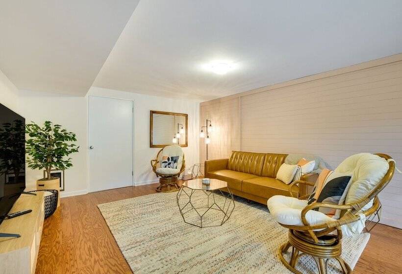 Glen Ellyn Home: Walk To Downtown Dining & Shops!