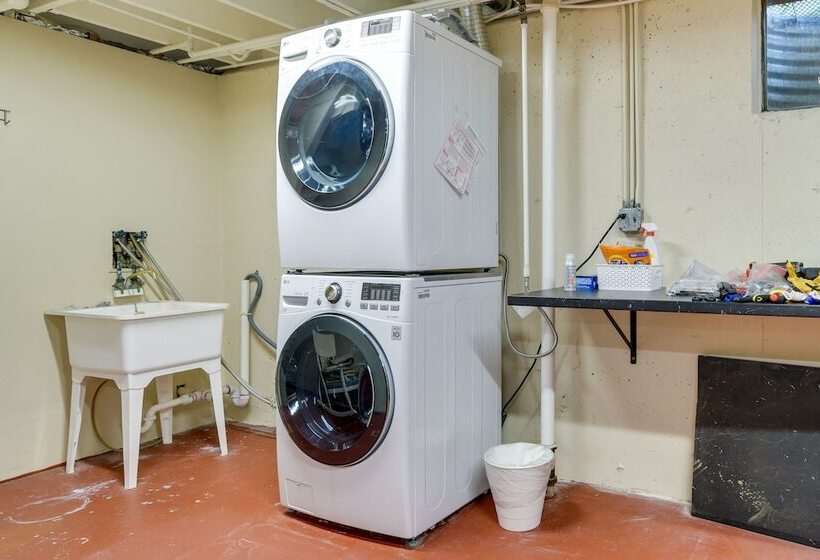 Glen Ellyn Home: Walk To Downtown Dining & Shops!