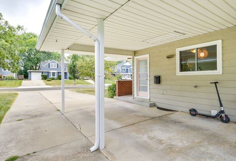 Glen Ellyn Home: Walk To Downtown Dining & Shops!