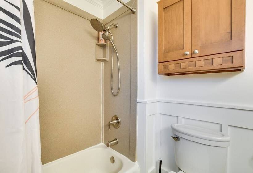 Glen Ellyn Home: Walk To Downtown Dining & Shops!