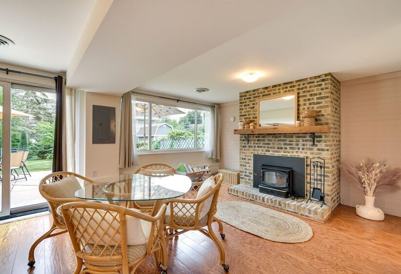 Glen Ellyn Home: Walk To Downtown Dining & Shops!