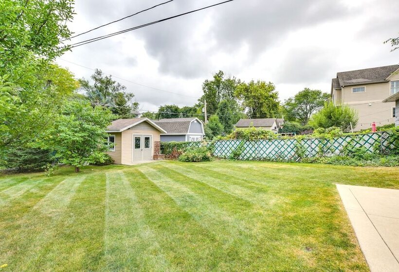 Glen Ellyn Home: Walk To Downtown Dining & Shops!