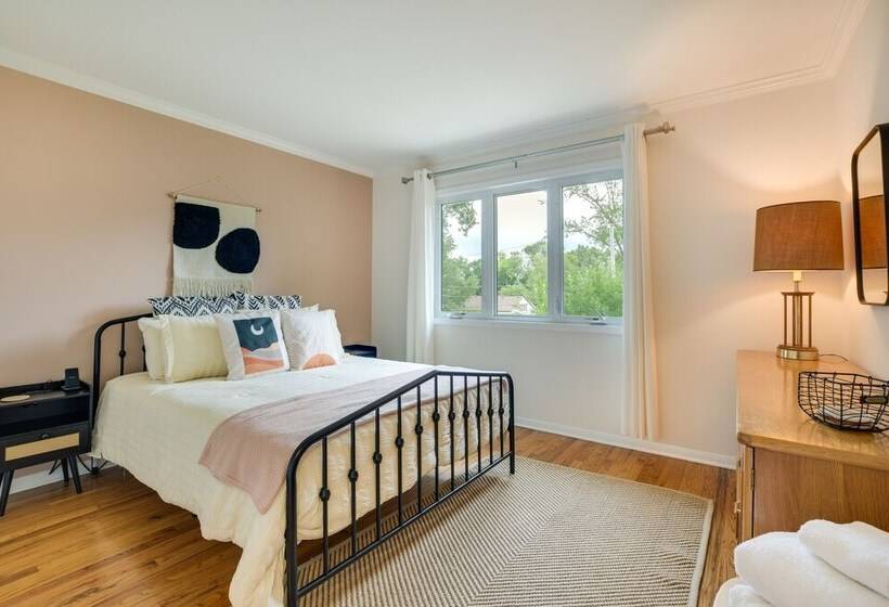 Glen Ellyn Home: Walk To Downtown Dining & Shops!