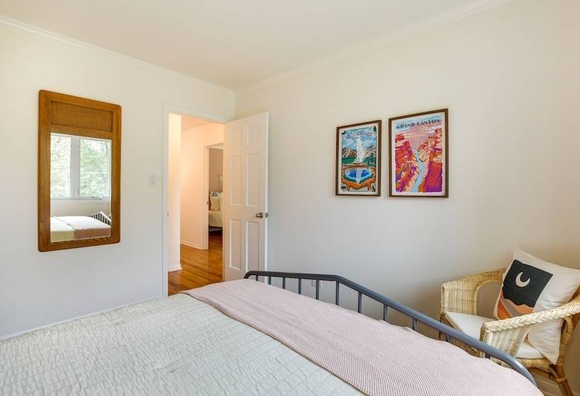 Glen Ellyn Home: Walk To Downtown Dining & Shops!