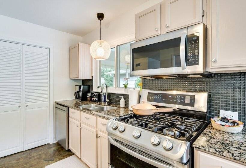 Glen Ellyn Home: Walk To Downtown Dining & Shops!