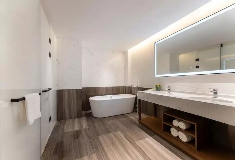 Hotelli Hilton Garden Inn Huzhou High Speed Railway Station