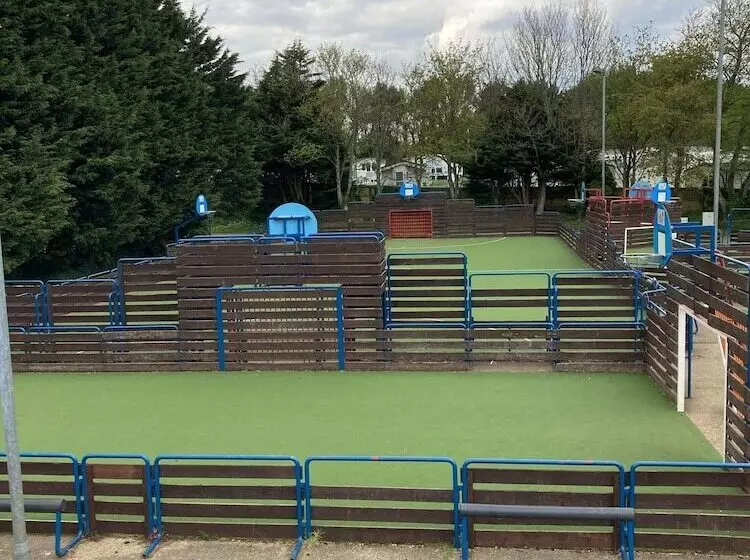 هتل 3 Bedroom Ensuite Caravan