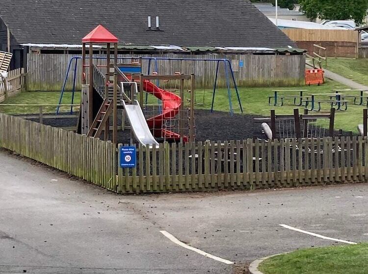 Hotel 3 Bedroom Ensuite Caravan