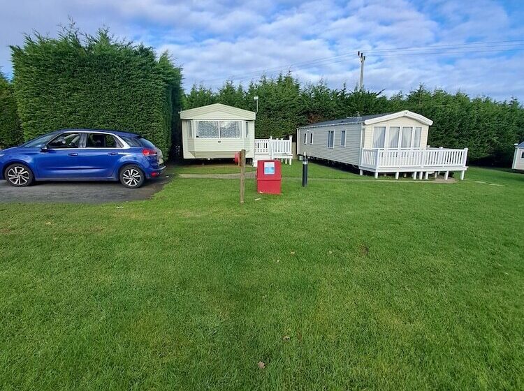 Hotel 3 Bedroom Ensuite Caravan