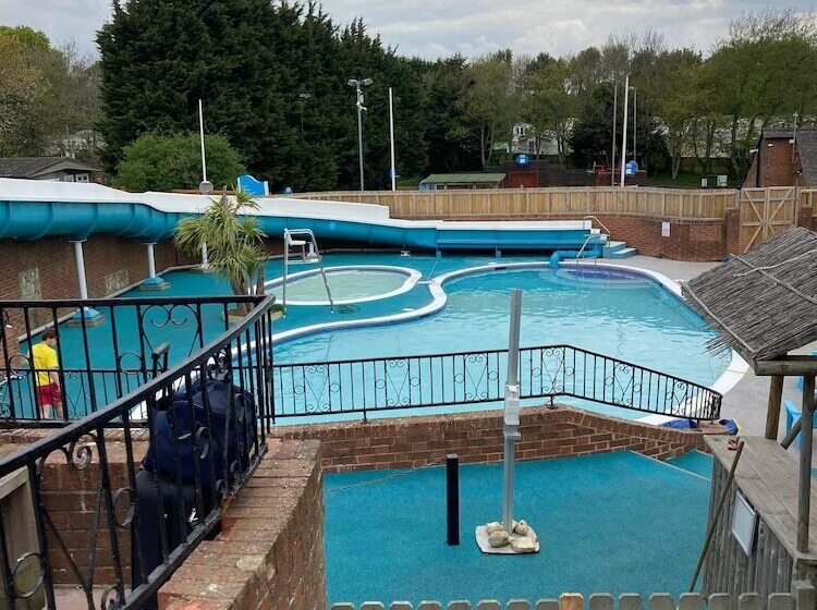 Hotel 3 Bedroom Ensuite Caravan