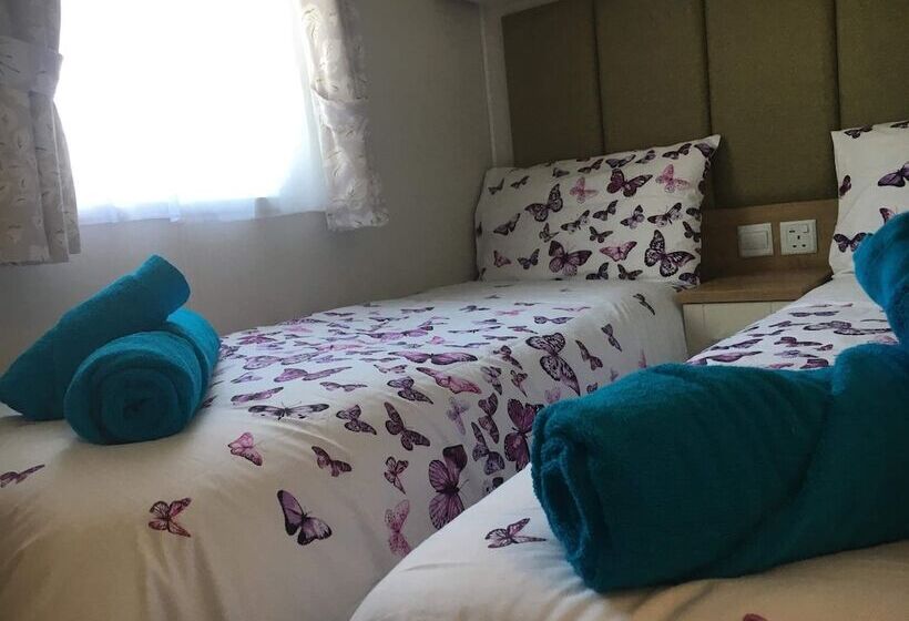 Hotel 3 Bedroom Ensuite Caravan