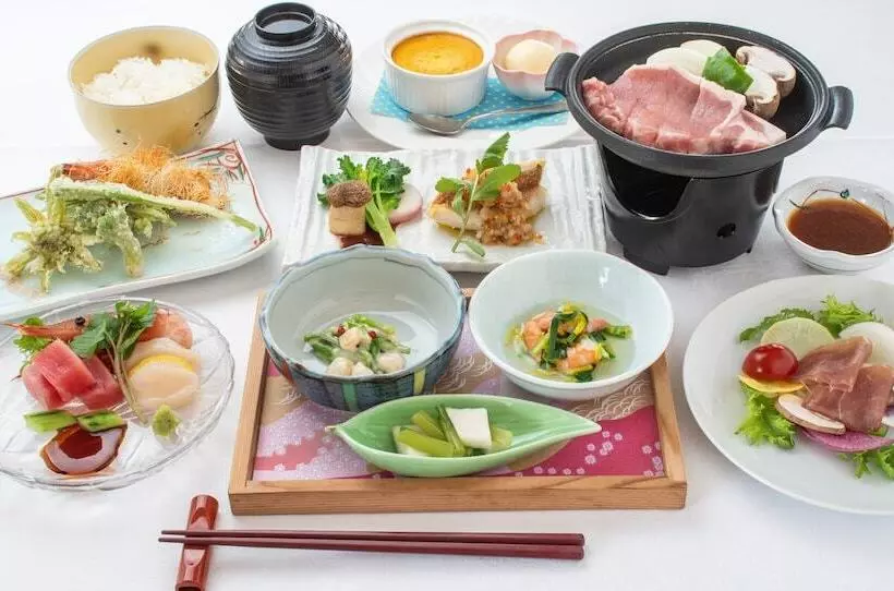 Hotelli Schones Heim Kaneyama