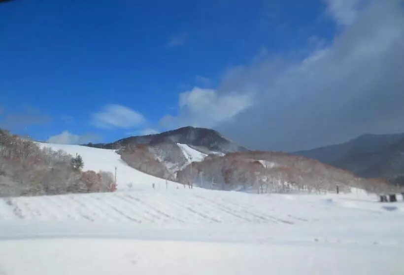 Hotelli Schones Heim Kaneyama