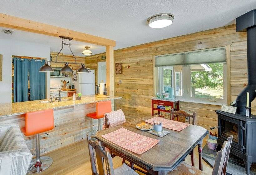 Kilgore Lakefront Home W/ Private Dock & Pier!