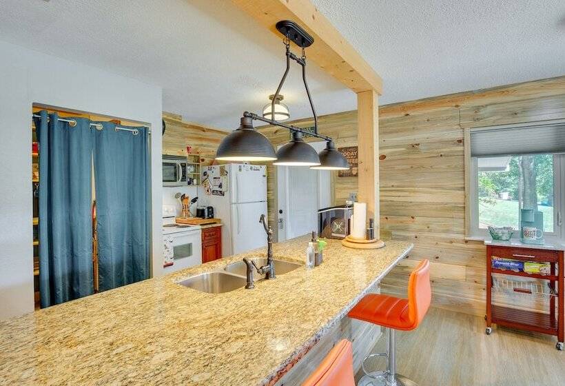 Kilgore Lakefront Home W/ Private Dock & Pier!