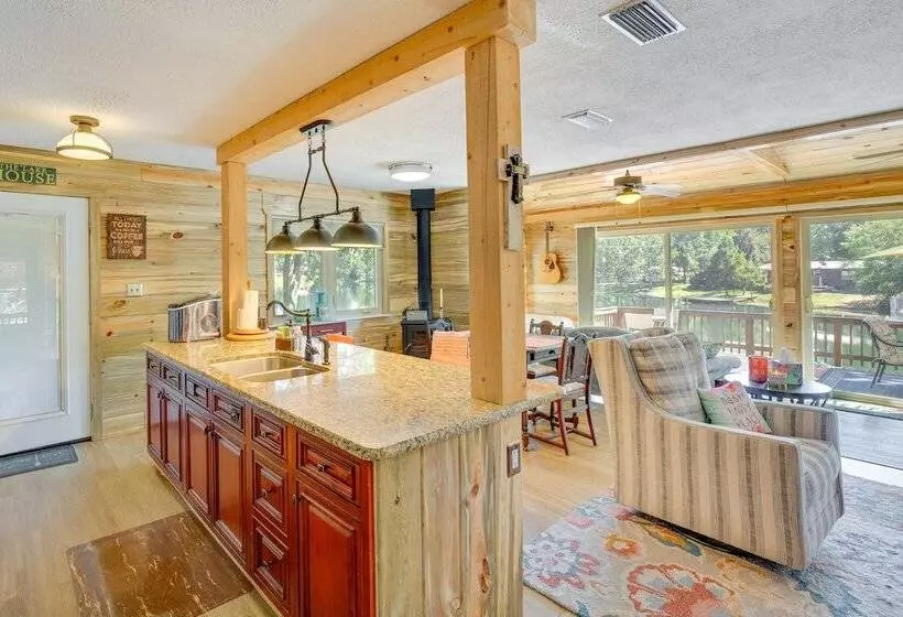 Kilgore Lakefront Home W/ Private Dock & Pier!