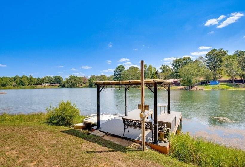 Kilgore Lakefront Home W/ Private Dock & Pier!