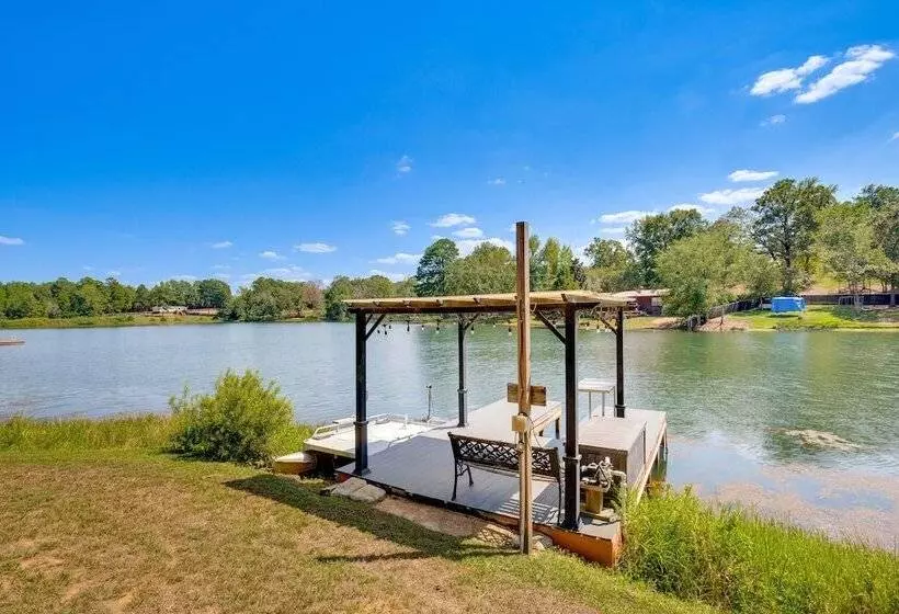 Kilgore Lakefront Home W/ Private Dock & Pier!