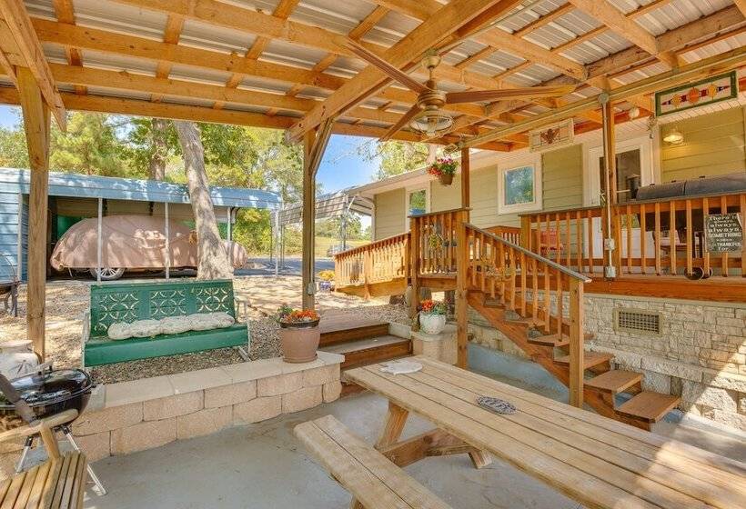 Kilgore Lakefront Home W/ Private Dock & Pier!