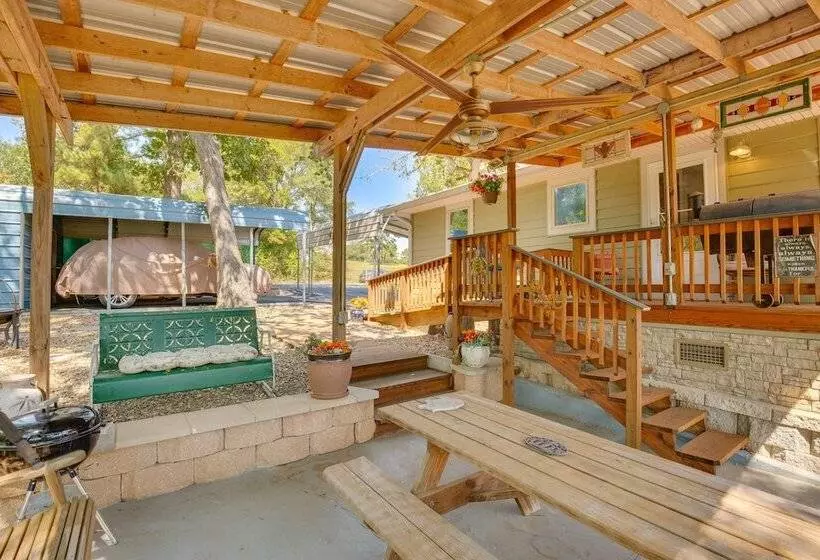 Kilgore Lakefront Home W/ Private Dock & Pier!