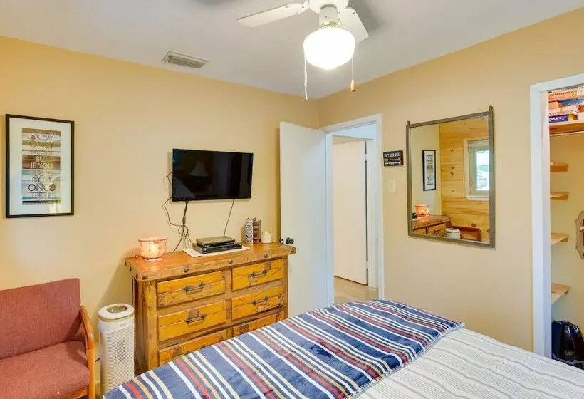 Kilgore Lakefront Home W/ Private Dock & Pier!