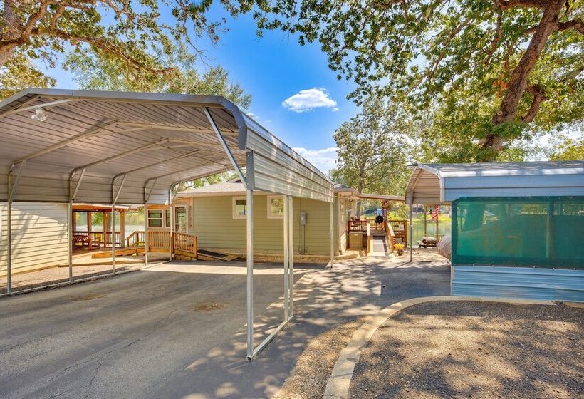 Kilgore Lakefront Home W/ Private Dock & Pier!