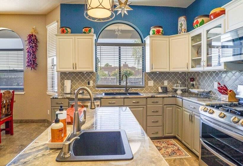 Las Cruces Home W/ Private Pool + Fire Pit!