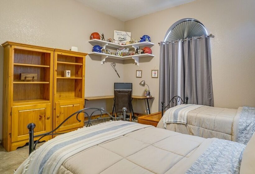 Las Cruces Home W/ Private Pool + Fire Pit!