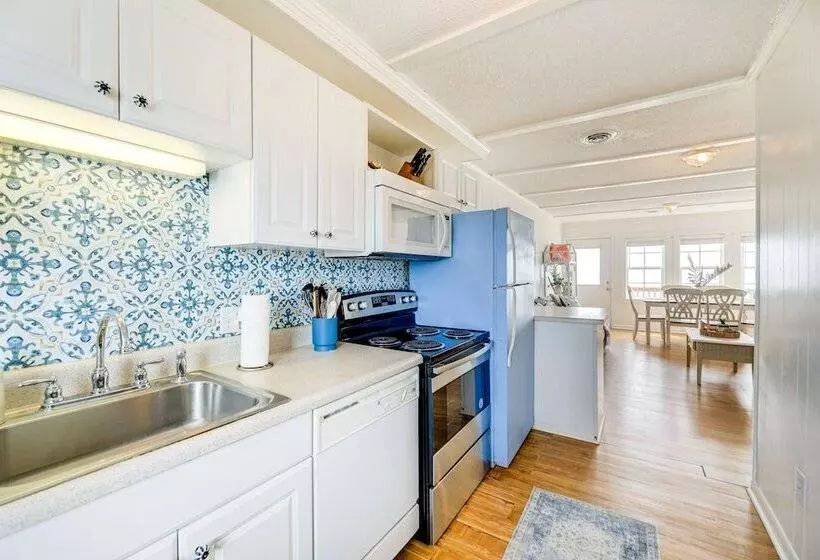 Lovely Emerald Isle Beach House   Steps To Beach!