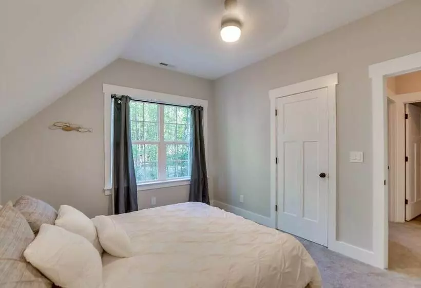 Lovely Kerr Lake House W/ Private Dock!