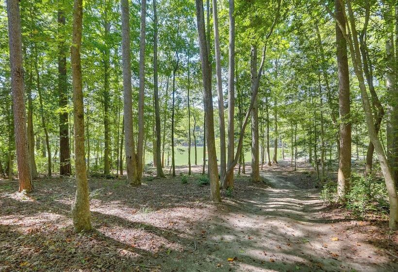 Lovely Kerr Lake House W/ Private Dock!