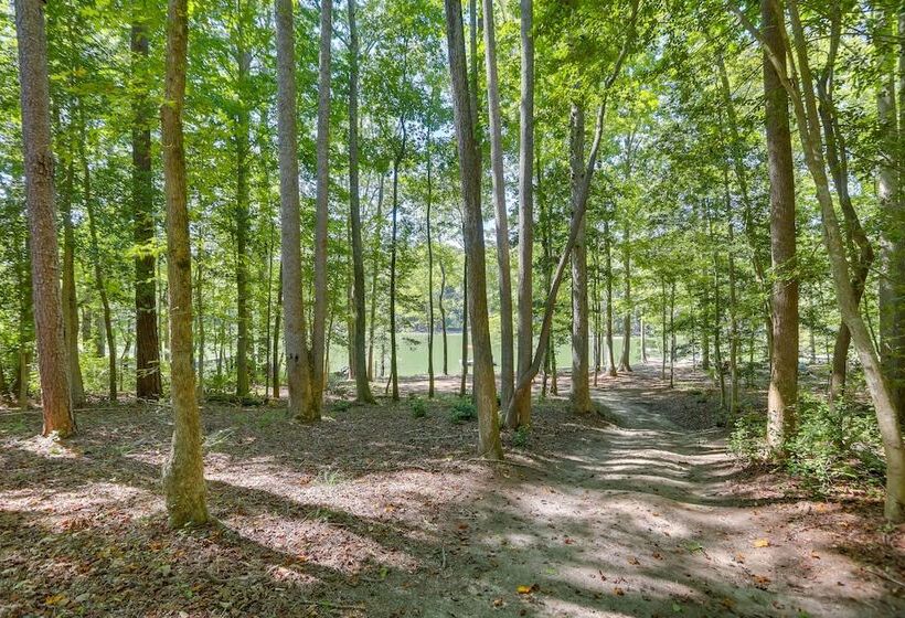 Lovely Kerr Lake House W/ Private Dock!